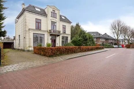 Vrijstaande woning te koop: Kastanjelaan 16, Velp-Zuid beneden spoorlijn Velp (Ge)