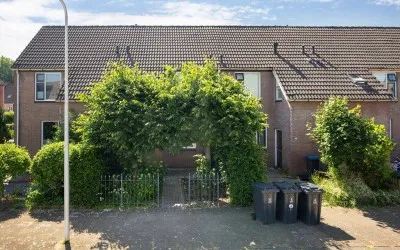 Tussenwoning te huur: Kastanjelaan 18, Hellevoetsluis