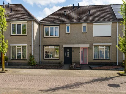 Tussenwoning te koop: Kastanjelaan 19, Woudrichem zuid Woudrichem