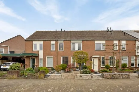 Tussenwoning te koop: Kastanjelaan 36, Hondenhei Made