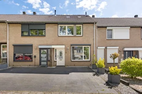 Terraced house for sale: Kastanjelaan 39, De Dem en omgeving Hoensbroek