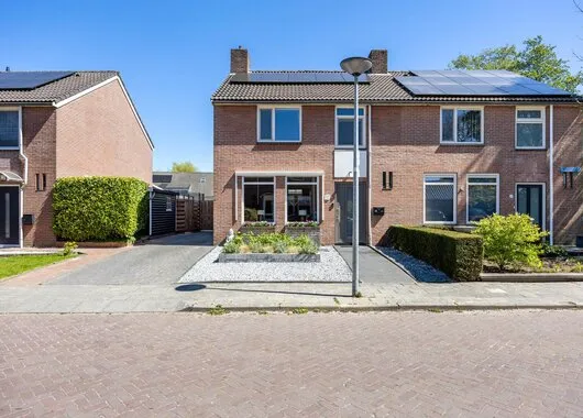 Twee-onder-één-kap te koop: Kastanjelaan 52, Marum Marum