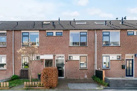 Tussenwoning te koop: Kastanjelaan 69, Driebruggen Kern Driebruggen