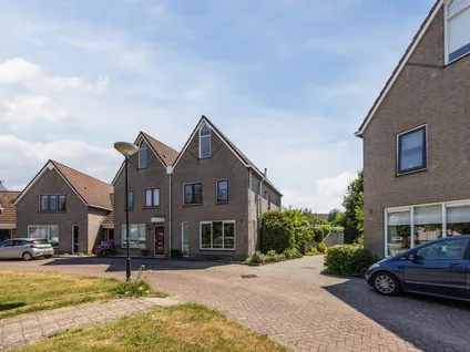 Hoekwoning te koop: Kastanjelaan 79, Woudrichem zuid Woudrichem