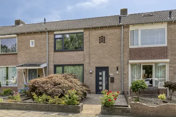 Tussenwoning te koop: Kastanjelaan 87, Braken-West Drunen