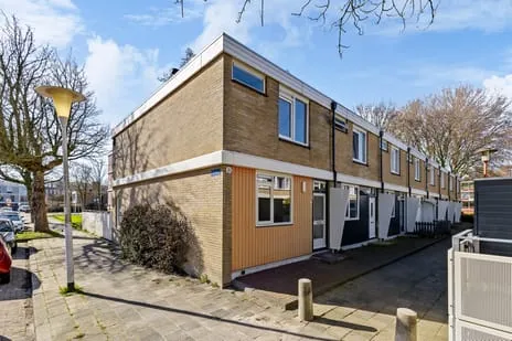 Hoekwoning te koop: Kastanjestraat 1, Heechterp Leeuwarden