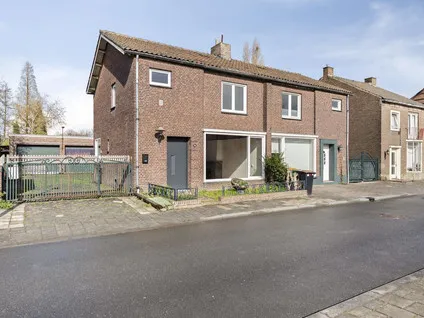 Twee-onder-één-kap te koop: Kasteel Daelenbroeckstraat 38, Nazareth Maastricht