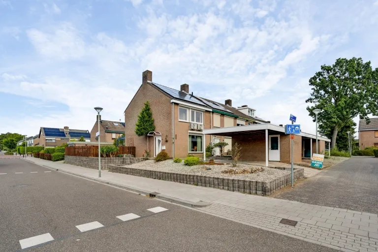 Hoekwoning te koop: Kasteel daelenbroeckstraat 45, Roermond