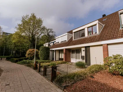 Tussenwoning te koop: Kasteel Hillenraedtstraat 134, Kastelenbuurt Roermond