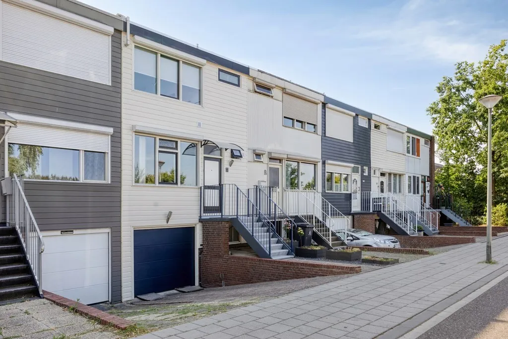 Tussenwoning te koop: Kasteel Hillenraedtstraat 33A, Roermond