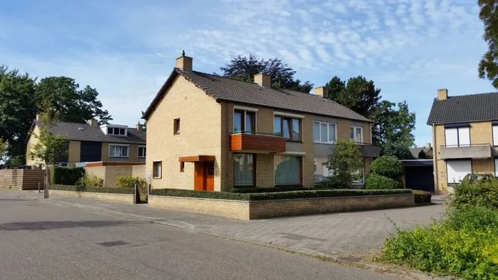 Twee-onder-één-kap te koop: Kasteel Malborghstraat 20, Kastelenbuurt Roermond