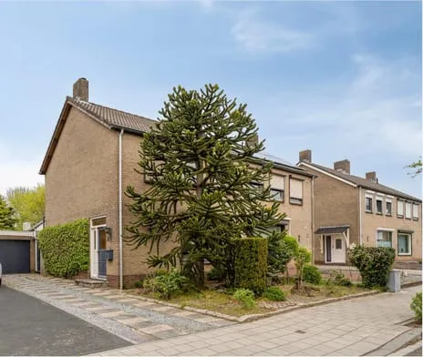 Twee-onder-één-kap te koop: Kasteel Aerwinckelstraat 33, Kastelenbuurt Roermond