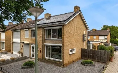 Twee-onder-één-kap te koop: Kasteel Hillenraedtstraat 15, Kastelenbuurt Roermond