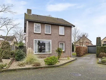 Vrijstaande woning te koop: Kasteel Hillenraedtstraat 52, Kastelenbuurt Roermond