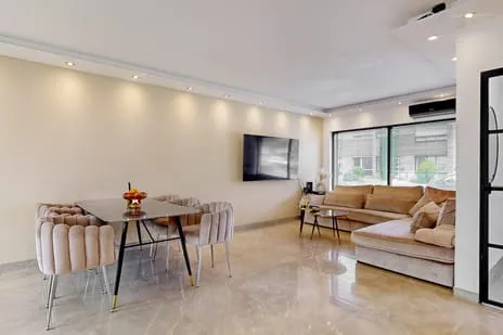 Tussenwoning te koop: Kasteel Hornstraat 63, Kastelenbuurt Roermond