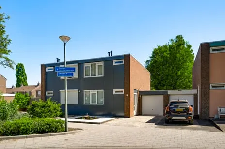 Tussenwoning te koop: Kasteel Malborghstraat 3, Roermond