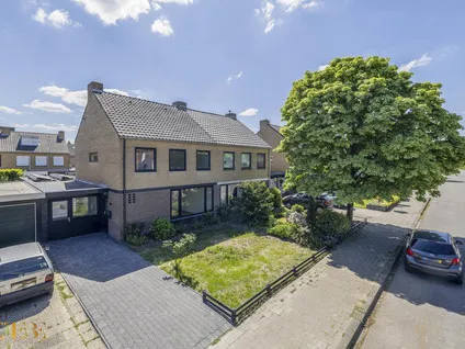 Tussenwoning te koop: Kasteellaan 40A, Lage Heide Tegelen