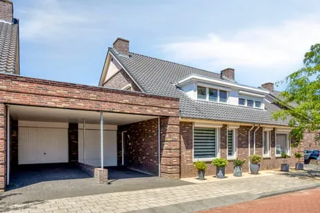 Tussenwoning te koop: Kasteelstraat 37, Rozengaard Brunssum