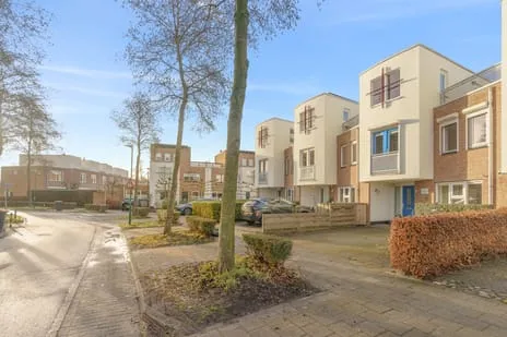 Tussenwoning te koop: Kasteeltuin 6, Tuinen Houten