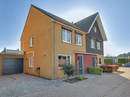 Twee-onder-één-kap te koop: Katarijnehof 47, Kerkdriel