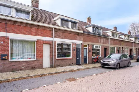Tussenwoning te koop: Kaukasuslaan 16, Groenewoud West Tilburg
