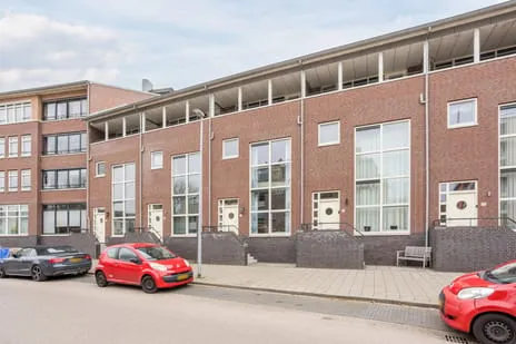 Tussenwoning te koop: Kazernestraat 6, Centrum Uden