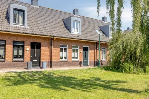 Tussenwoning te koop: Keermuur 3, Muren Houten