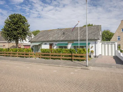 Detached house for sale: Keesomlaan 56, Den Burg Den Burg
