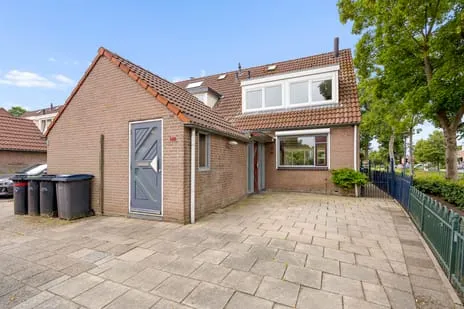 Corner house for sale: Keiwierde 140, Keiwierde en Oldewierde Almere