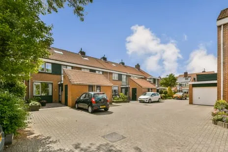 Terraced house for sale: Keizerskroon 15, Westertuinen Beverwijk