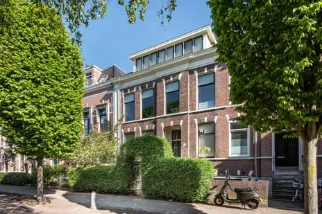 Tussenwoning te koop: Kenaustraat 7, Stationsbuurt Haarlem