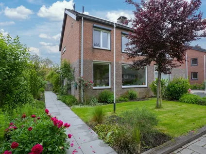 Twee-onder-één-kap te koop: Kennedylaan 16, Eijsden-Breust Eijsden