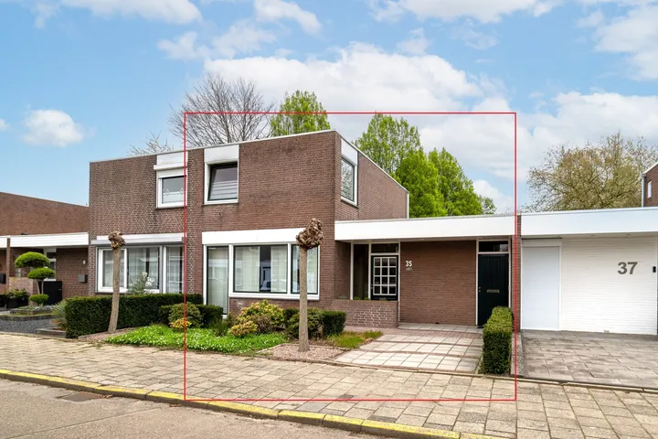 Tussenwoning te koop: Kennedyplantsoen 35, Eiske Landgraaf