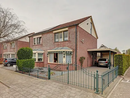Twee-onder-één-kap te koop: Kennedystraat 1, Millingen aan de Rijn-West Millingen Aan De Rijn