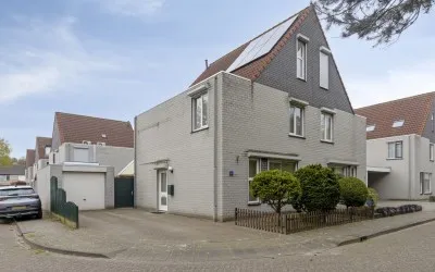 Twee-onder-één-kap te koop: Kennemerland 22, Rijpelberg-West Helmond