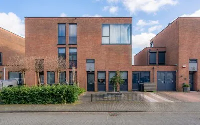 Tussenwoning te koop: Kennemerpoort 8, Nieuw-Vennep Getsewoud Noord Nieuw-Vennep