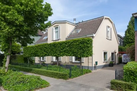 Twee-onder-één-kap te koop: Kerkallee 10, Velp-Zuid beneden spoorlijn Velp (Ge)