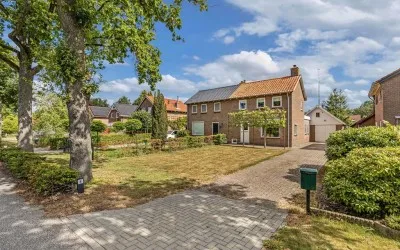 Twee-onder-één-kap te koop: Kerkelaan 8, Katlijk Katlijk