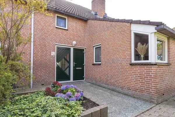 Tussenwoning te koop: Kerketuin 66, Zwaag
