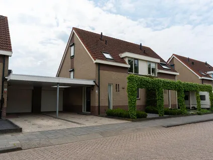 Tussenwoning te koop: Kerkhoek 8, Ouddorp zuid Ouddorp