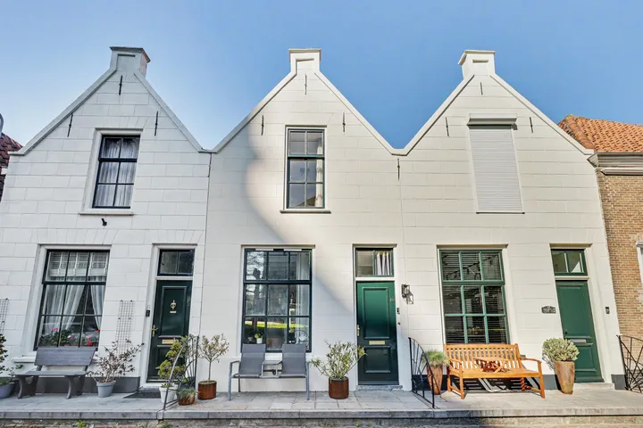 Tussenwoning te koop: Kerkhof 20, Zierikzee binnen de vesten Zierikzee