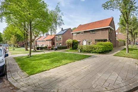 Twee-onder-één-kap te koop: Kerkhoflaan 25, Lindenheuvel Geleen
