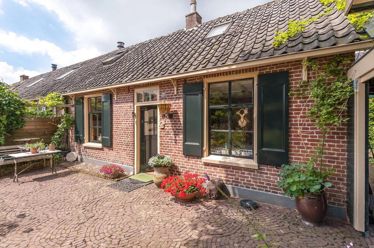 Hoekwoning te koop: Kerklaan 25, Laren (Nh)