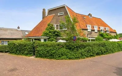 Twee-onder-één-kap te koop: Kerklaan 9, Laren