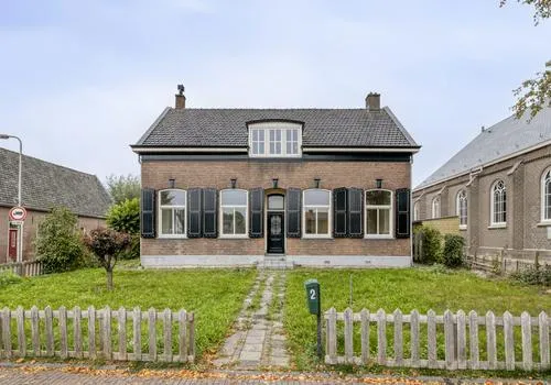 Vrijstaande woning te koop: Kerkplein 2, Ammerstol Ammerstol