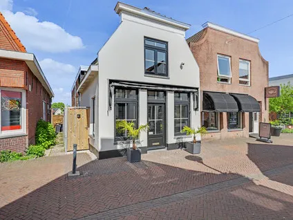 Semi-detached for sale: Kerkstraat 10, Strijen Woonkern Strijen