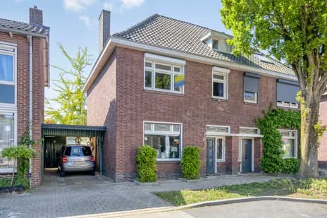 Twee-onder-één-kap te koop: Kerkstraat 130, Keent Weert