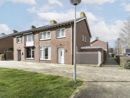 Tussenwoning te koop: Kerkstraat 138, Keent Weert