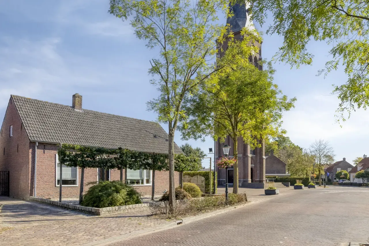 Vrijstaande woning te koop: Kerkstraat 15, Oost West En Middelbeers