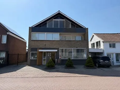 Corner house for sale: Kerkstraat 16, Hank Hank